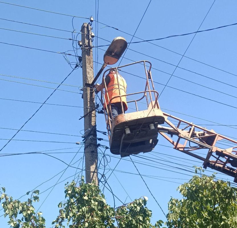 Коммунальные службы проводят работы на территории города Коммунальные службы проводят работы на территории города