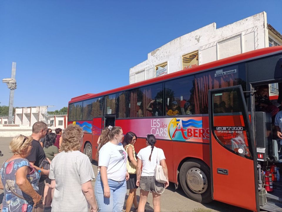 Ровеньковские школьники вернулись с оздоровления Ровеньковские школьники вернулись с оздоровления
