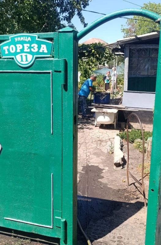 В связи с гидрологической засухой в Антраците организован бесплатный подвоз воды населению В связи с гидрологической засухой в Антраците организован бесплатный подвоз воды населению
