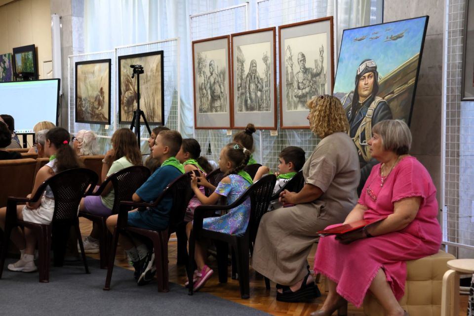 В Галерее искусств Луганского художественного музея открылась выставка «Живописный образ России» В Галерее искусств Луганского художественного музея открылась выставка «Живописный образ России»