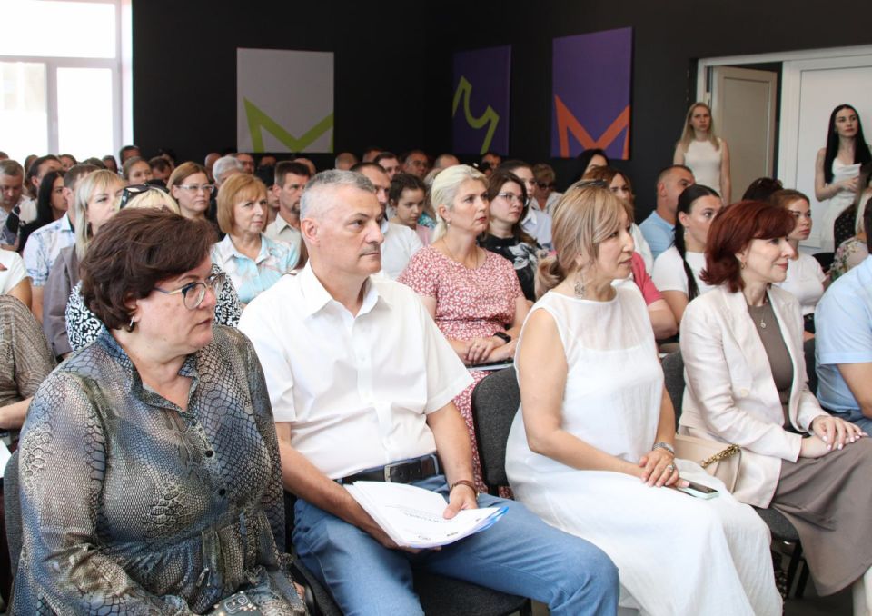 На стратегической сессии по развитию ТОС представителей ЛНР обучают ведущие эксперты страны На стратегической сессии по развитию ТОС представителей ЛНР обучают ведущие эксперты страны