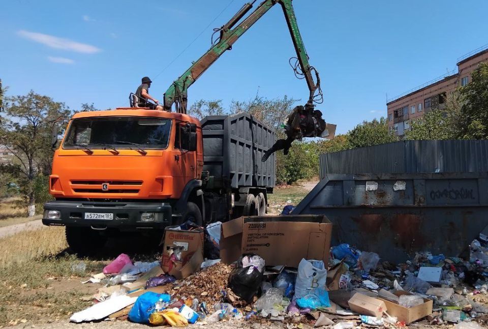 Коммунальные службы проводят работы на территории города Коммунальные службы проводят работы на территории города