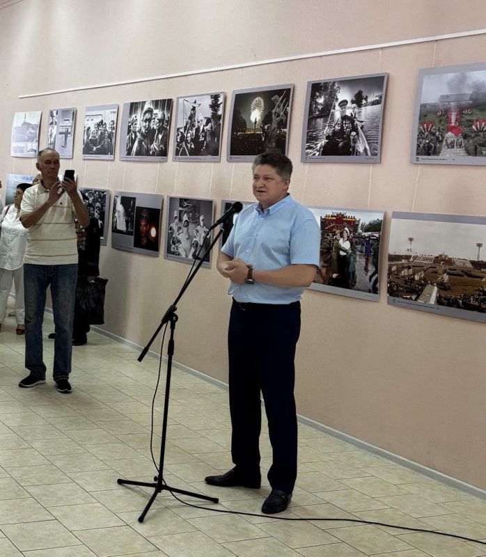 "Искусство, запечатлевшее душу Луганска: выставка Вадима Ивановича Лесного" "Искусство, запечатлевшее душу Луганска: выставка Вадима Ивановича Лесного"