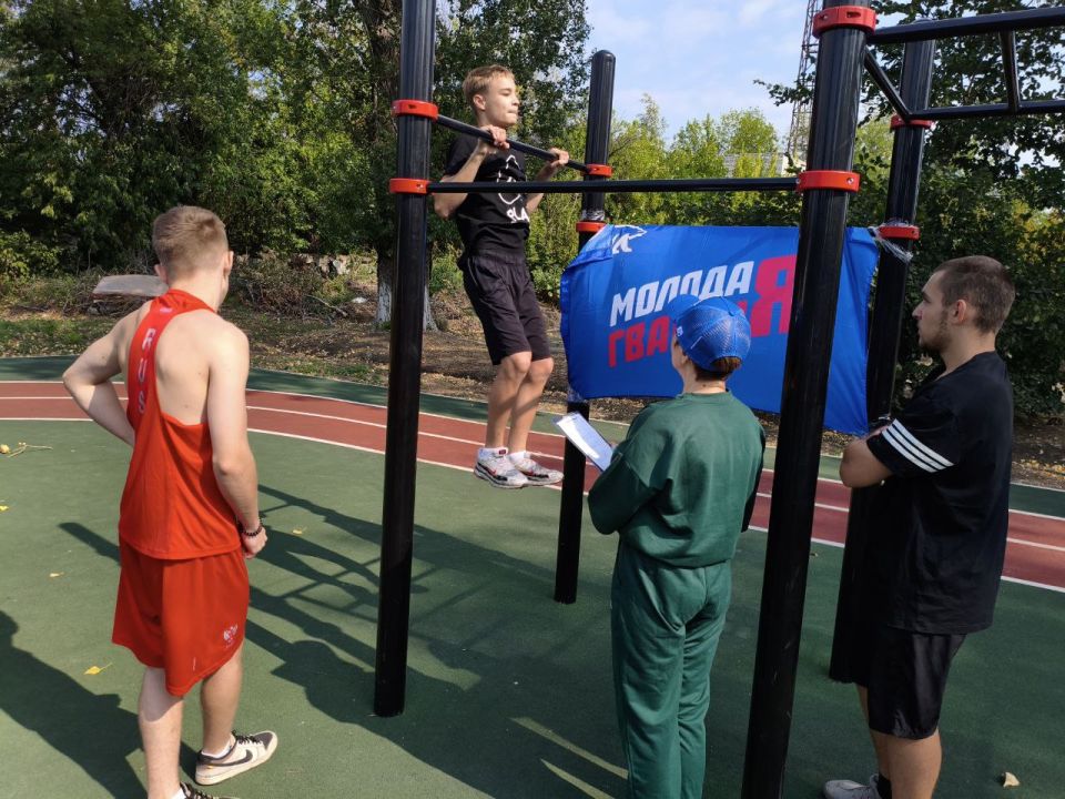 Для молодежи Антрацита прошло занятие по ГТО в рамках «Силы России» Для молодежи Антрацита прошло занятие по ГТО в рамках «Силы России»