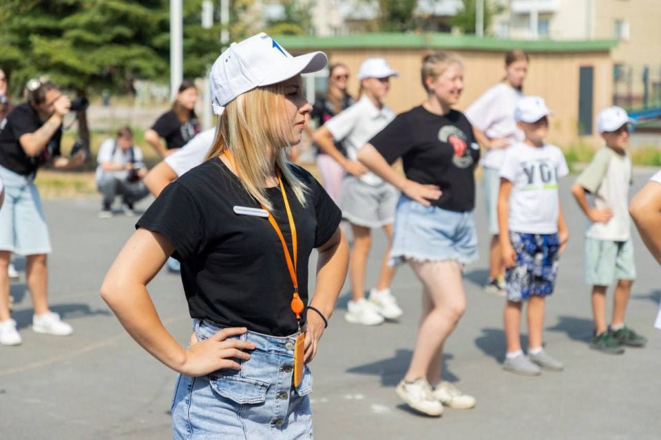 «Зарядка со стражем порядка»: парк Щорса встретил физкультурников «Зарядка со стражем порядка»: парк Щорса встретил физкультурников