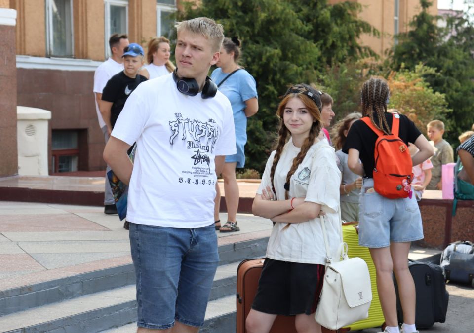 Крым ждет своих гостей: 150 юных стахановчан отправились за новыми впечатлениями Крым ждет своих гостей: 150 юных стахановчан отправились за новыми впечатлениями