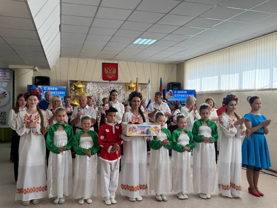 Для присутствующих выступили артисты художественной самодеятельности Славяносербского центра культуры Для присутствующих выступили артисты художественной самодеятельности Славяносербского центра культуры