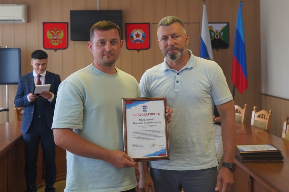 Андрей Сухачев: Накануне Дня строителя поздравили работников отрасли с профессиональным праздником Андрей Сухачев: Накануне Дня строителя поздравили работников отрасли с профессиональным праздником
