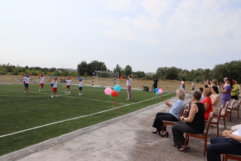 В Стаханове ко Дню физкультурника открыта новая спортивная площадка В Стаханове ко Дню физкультурника открыта новая спортивная площадка
