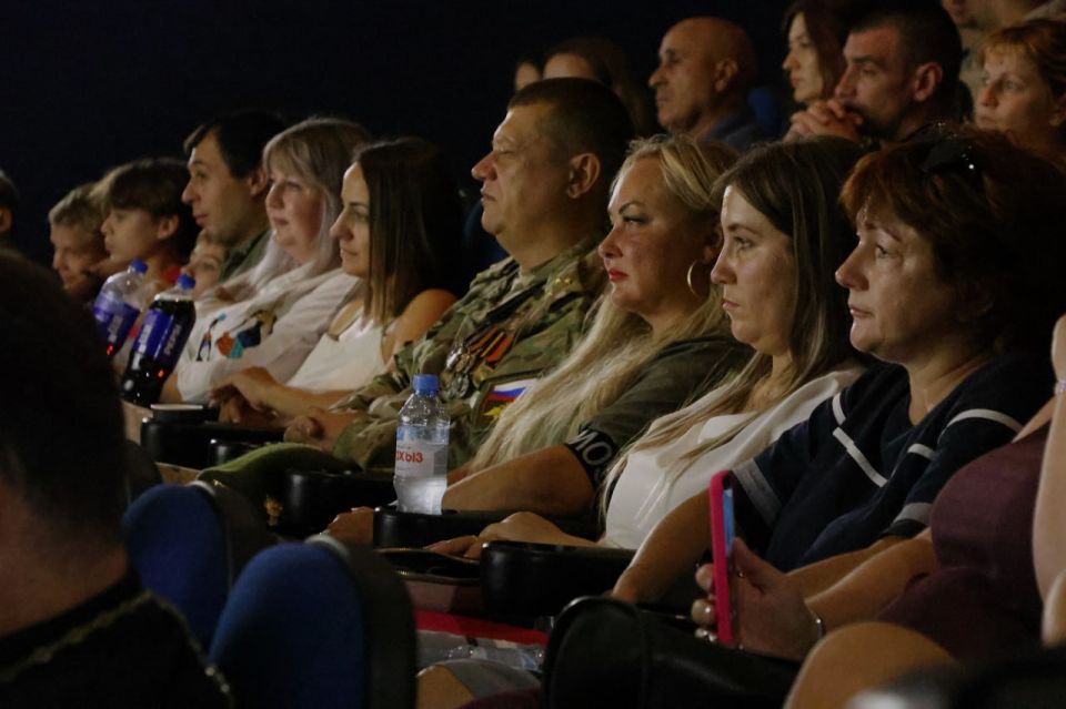 В луганском кинотеатре «Русь» прошёл премьерный показ фильма «Алдан» В луганском кинотеатре «Русь» прошёл премьерный показ фильма «Алдан»