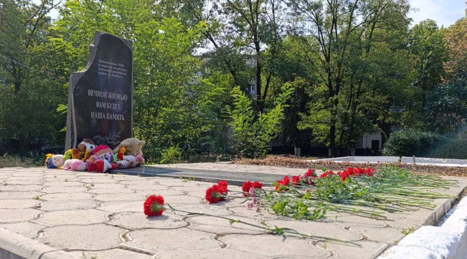 Сергей Саенко: Одиннадцать лет назад, 9 августа 2014 года, украинские вооружённые силы совершили ужасный акт – нанесли авиаудар по нашему спокойному городу и его жителям