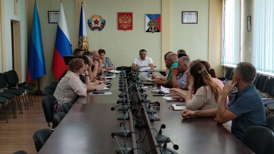 Сегодня в Администрации городского округа временно исполняющий полномочия Главы Администрации города Ровеньки Татьяна Хрипачёва провела заседание комиссии по предупреждению и ликвидации чрезвычайных ситуаций и обеспечению... Сегодня в Администрации городского округа временно исполняющий полномочия Главы Администрации города Ровеньки Татьяна Хрипачёва провела заседание комиссии по предупреждению и ликвидации чрезвычайных ситуаций и обеспечению...