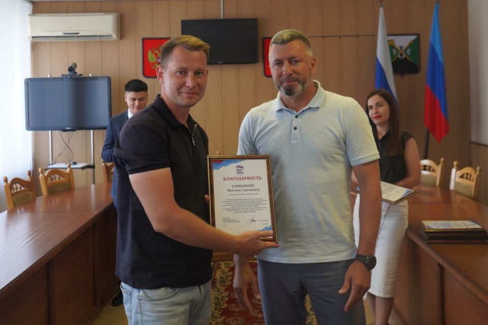 Андрей Сухачев: Накануне Дня строителя поздравили работников отрасли с профессиональным праздником Андрей Сухачев: Накануне Дня строителя поздравили работников отрасли с профессиональным праздником