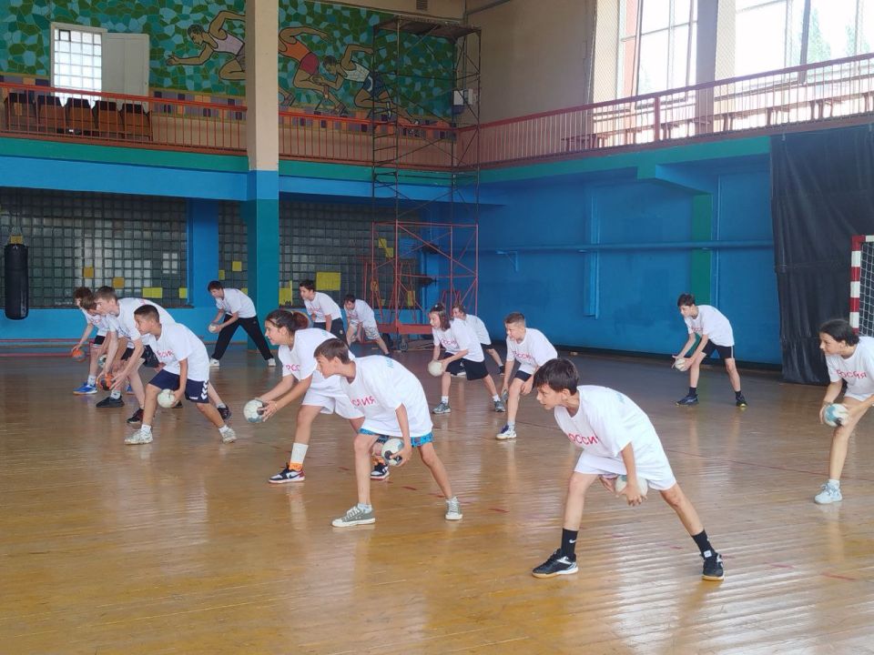 8 августа в Брянковской спортивной школе олимпийского резерва, в рамках Всероссийского марафона «Сила России», организованного партией «Единая Россия», состоялась открытая тренировка по гандболу, приуроченная ко Дню... 8 августа в Брянковской спортивной школе олимпийского резерва, в рамках Всероссийского марафона «Сила России», организованного партией «Единая Россия», состоялась открытая тренировка по гандболу, приуроченная ко Дню...