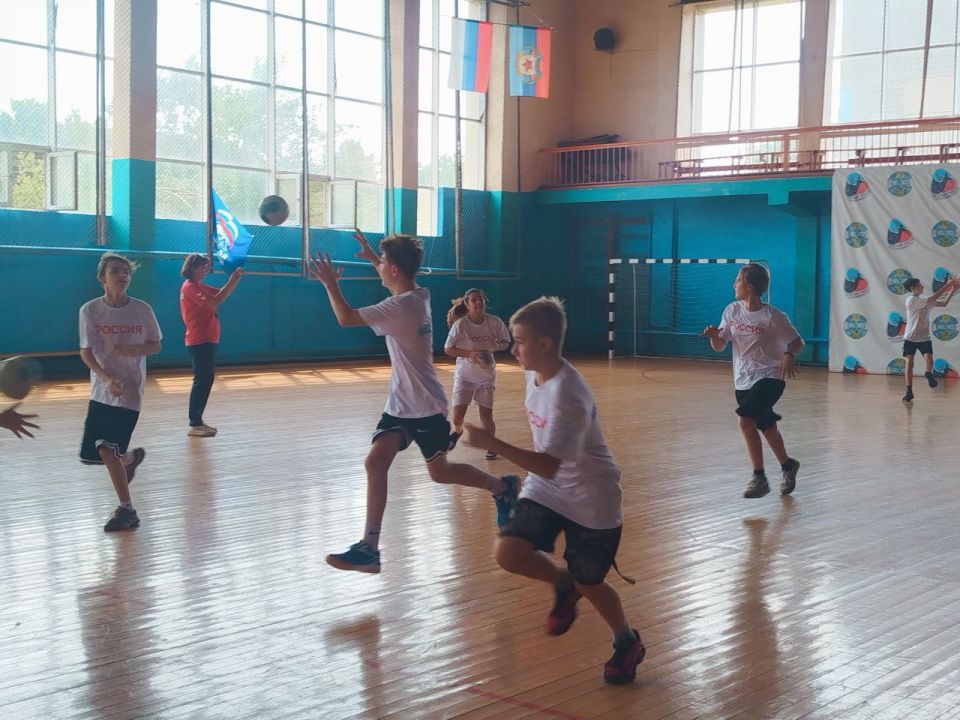 8 августа в Брянковской спортивной школе олимпийского резерва, в рамках Всероссийского марафона «Сила России», организованного партией «Единая Россия», состоялась открытая тренировка по гандболу, приуроченная ко Дню... 8 августа в Брянковской спортивной школе олимпийского резерва, в рамках Всероссийского марафона «Сила России», организованного партией «Единая Россия», состоялась открытая тренировка по гандболу, приуроченная ко Дню...