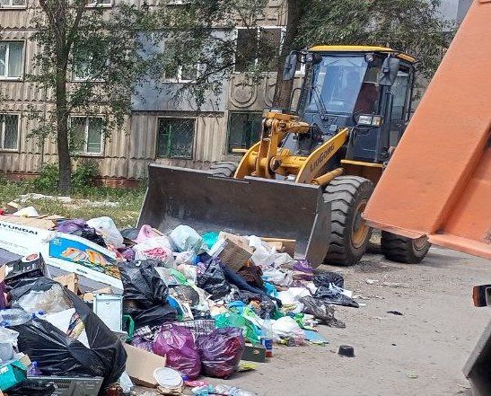 Коммунальные службы проводят работы на территории города Коммунальные службы проводят работы на территории города