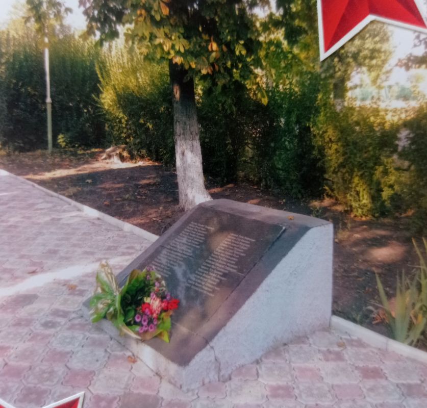 «Память поколений» - Братская могила советских воиновв поселке Пролетарский «Память поколений» - Братская могила советских воиновв поселке Пролетарский