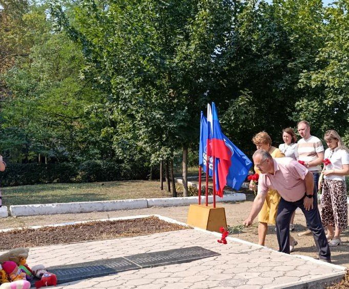 Сергей Саенко: Одиннадцать лет назад, 9 августа 2014 года, украинские вооружённые силы совершили ужасный акт – нанесли авиаудар по нашему спокойному городу и его жителям Сергей Саенко: Одиннадцать лет назад, 9 августа 2014 года, украинские вооружённые силы совершили ужасный акт – нанесли авиаудар по нашему спокойному городу и его жителям
