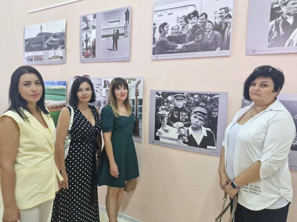 Сотрудники Росреестра ЛНР посетили ретро вернисаж Сотрудники Росреестра ЛНР посетили ретро вернисаж