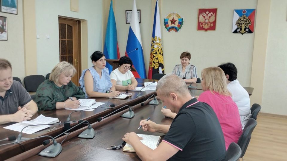 Сегодня под руководством врип Главы городского округа город Ровеньки Татьяны Хрипачевой состоялось плановое рабочее совещание с участием руководителей управлений администрации и структурных подразделений Сегодня под руководством врип Главы городского округа город Ровеньки Татьяны Хрипачевой состоялось плановое рабочее совещание с участием руководителей управлений администрации и структурных подразделений