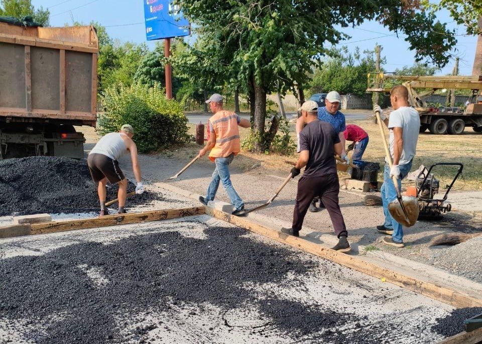 Специалисты муниципального унитарного предприятия "Дорожно-эксплуатационное ремонтно-строительное управление" (МУП "ДЭРСУ") продолжают работы по установке искусственных неровностей на дорогах города в рамках народной... Специалисты муниципального унитарного предприятия "Дорожно-эксплуатационное ремонтно-строительное управление" (МУП "ДЭРСУ") продолжают работы по установке искусственных неровностей на дорогах города в рамках народной...