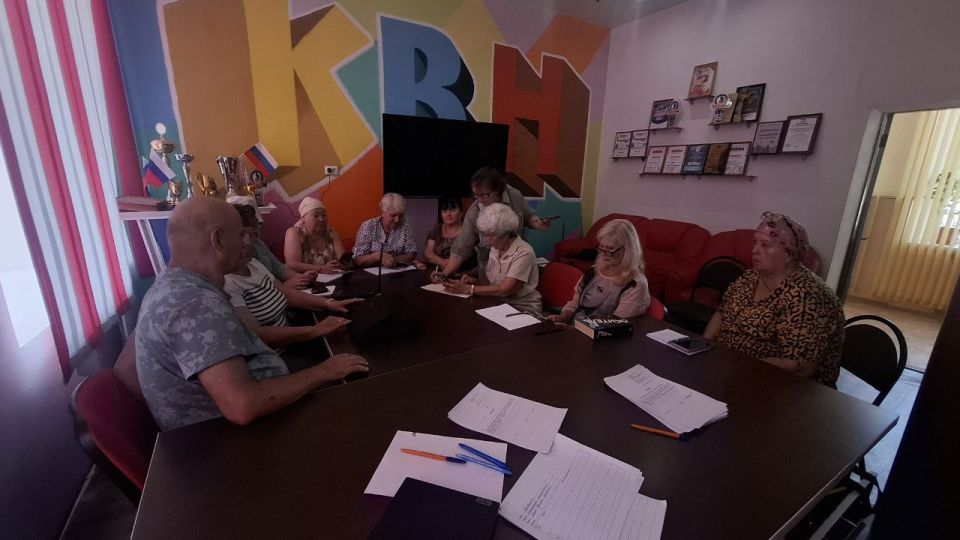 В Перевальском районном Дворце культуры состоялось увлекательное событие: курсы рисования и компьютерной грамотности, организованные в рамках проекта "Активное долголетие" Благотворительного фонда "БлагоДарите" В Перевальском районном Дворце культуры состоялось увлекательное событие: курсы рисования и компьютерной грамотности, организованные в рамках проекта "Активное долголетие" Благотворительного фонда "БлагоДарите"