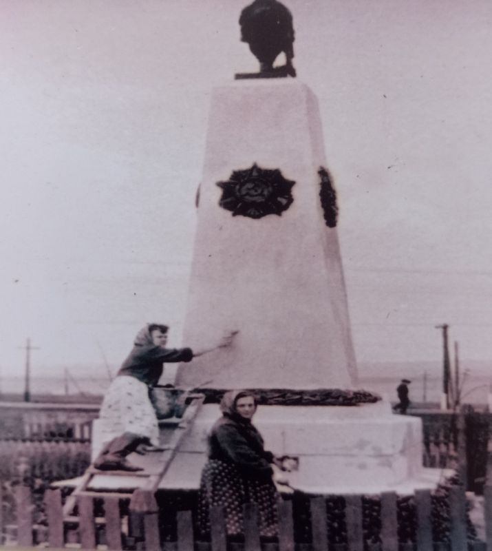 «Память поколений» - Братская могила советских воиновв поселке Пролетарский «Память поколений» - Братская могила советских воиновв поселке Пролетарский