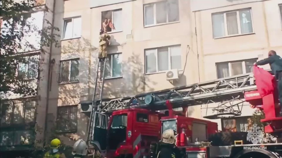 Семья спасена на пожаре в Луганске