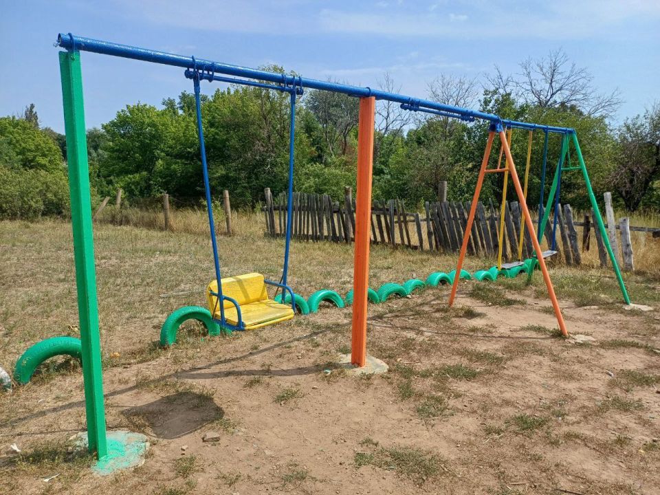 В поселке Малониколаевка завершилась работа по благоустройству и приведению в порядок территории детской игровой площадки В поселке Малониколаевка завершилась работа по благоустройству и приведению в порядок территории детской игровой площадки