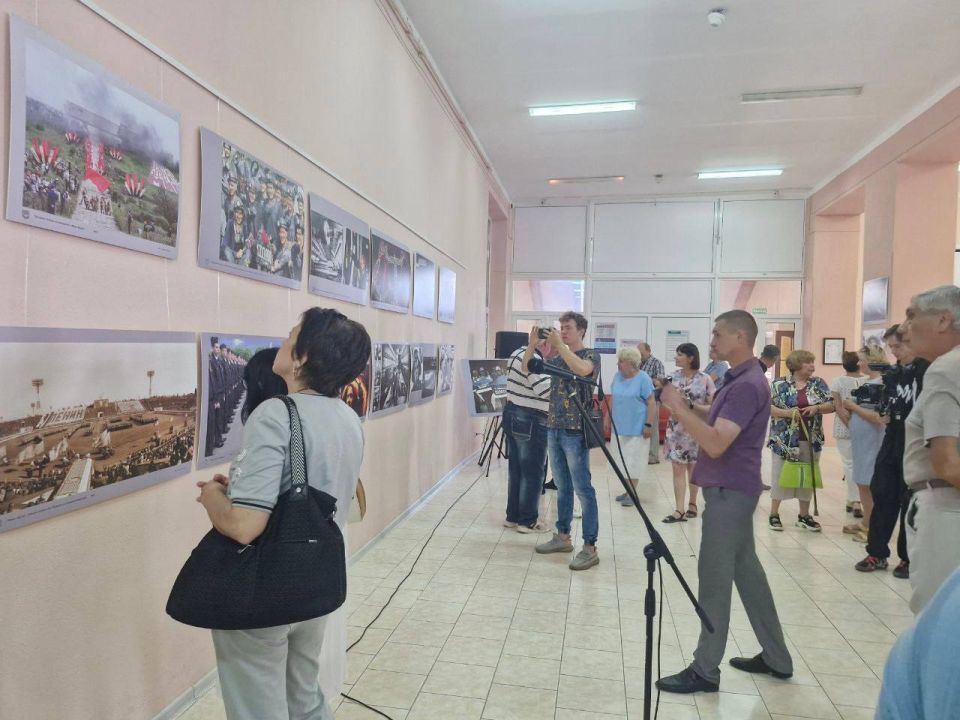 Сотрудники Росреестра ЛНР посетили ретро вернисаж Сотрудники Росреестра ЛНР посетили ретро вернисаж