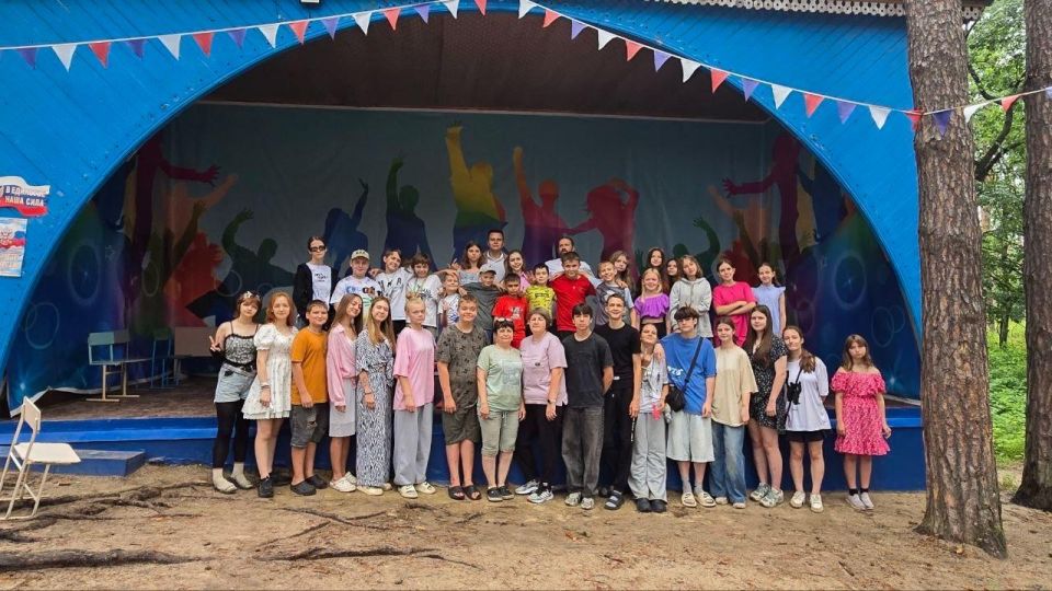 В лагере «Акварель» для детей из Новоайдара устроили торжественное закрытие смены В лагере «Акварель» для детей из Новоайдара устроили торжественное закрытие смены