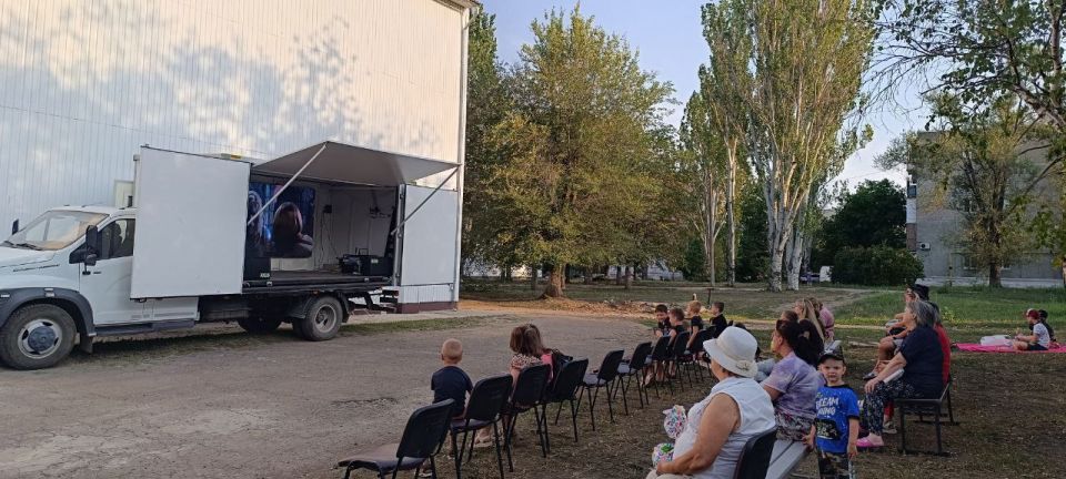 Сергей Колягин: В парке имени Чихачёва продолжается цикл кинопоказов под открытым небом, приуроченный к празднованию 260-й годовщины со дня основания нашего города Сергей Колягин: В парке имени Чихачёва продолжается цикл кинопоказов под открытым небом, приуроченный к празднованию 260-й годовщины со дня основания нашего города