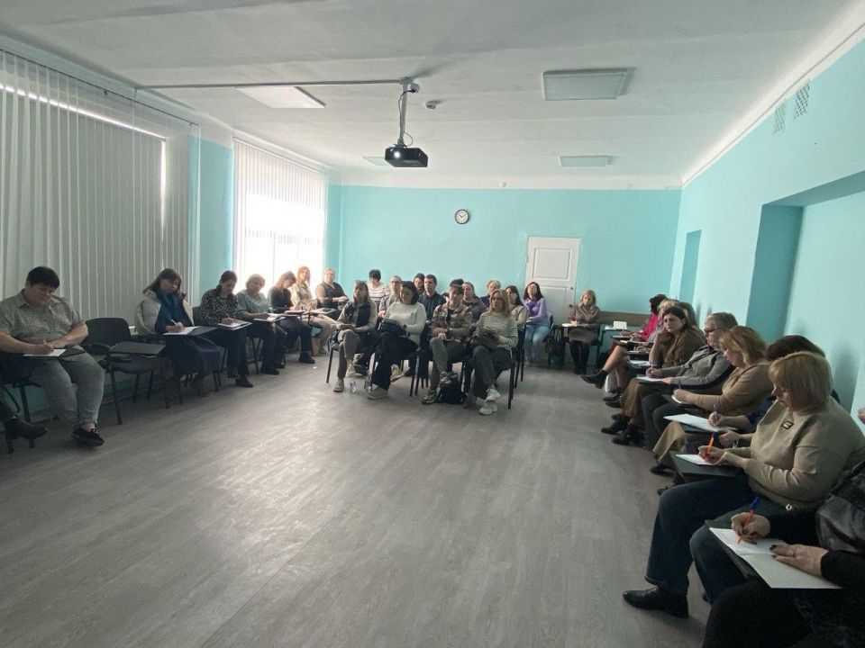 Серию вебинаров по работе с родителями проведут новосибирские специалисты для педагогов ЛНР Серию вебинаров по работе с родителями проведут новосибирские специалисты для педагогов ЛНР