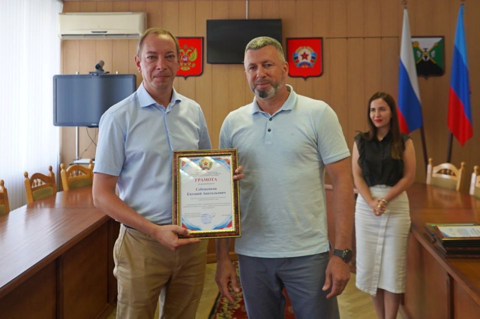 Андрей Сухачев: Накануне Дня строителя поздравили работников отрасли с профессиональным праздником Андрей Сухачев: Накануне Дня строителя поздравили работников отрасли с профессиональным праздником