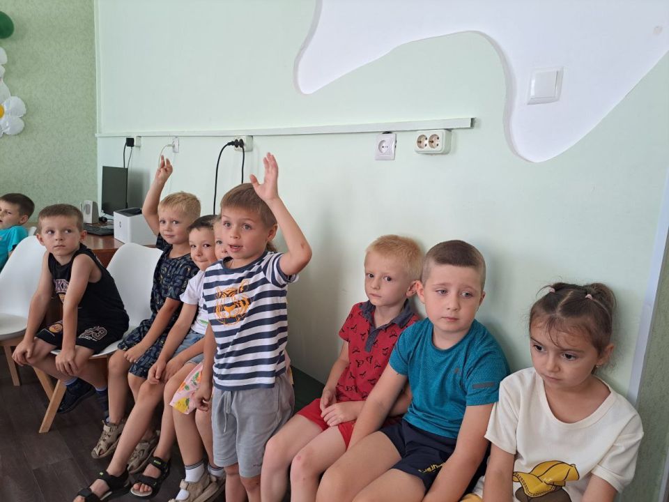 Лутугинская районная библиотека для детей провела для воспитанников детского сада «Матрешка» игру-викторину Лутугинская районная библиотека для детей провела для воспитанников детского сада «Матрешка» игру-викторину