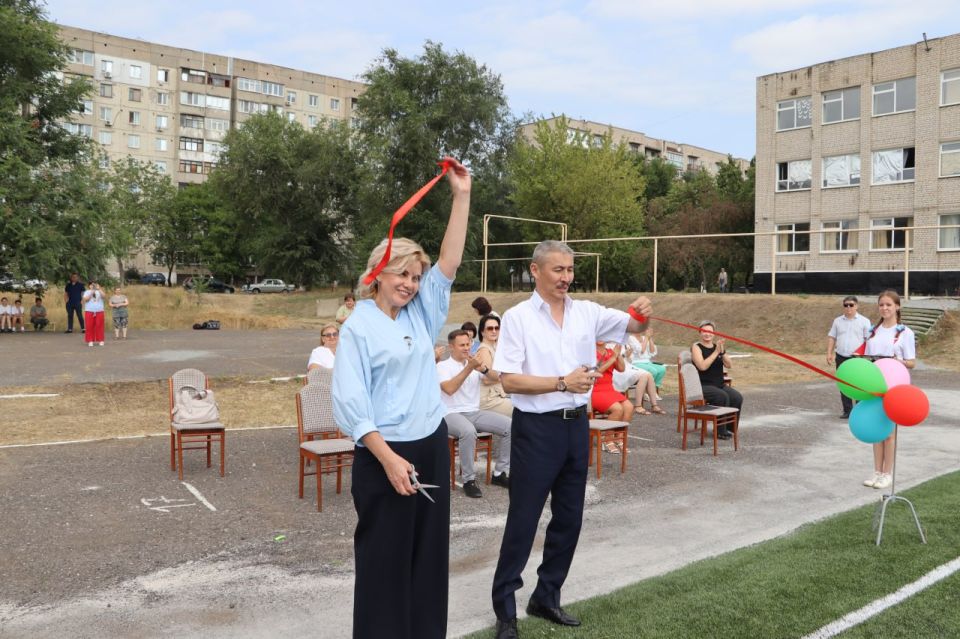 В Стаханове ко Дню физкультурника открыта новая спортивная площадка В Стаханове ко Дню физкультурника открыта новая спортивная площадка