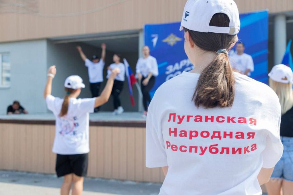 «Зарядка со стражем порядка»: парк Щорса встретил физкультурников «Зарядка со стражем порядка»: парк Щорса встретил физкультурников