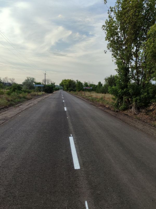 Альберт Зинченко: На участке автодороги Передельское - Старый Айдар, протяженностью около 8 км, завершаются работы по восстановлению верхнего изношенного слоя дорожного покрытия Альберт Зинченко: На участке автодороги Передельское - Старый Айдар, протяженностью около 8 км, завершаются работы по восстановлению верхнего изношенного слоя дорожного покрытия