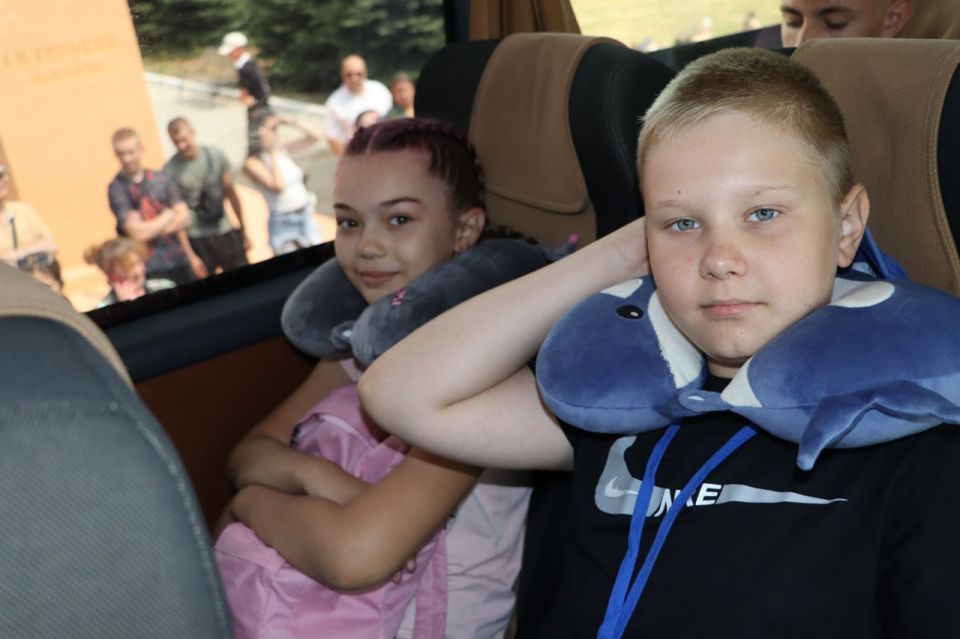Крым ждет своих гостей: 150 юных стахановчан отправились за новыми впечатлениями Крым ждет своих гостей: 150 юных стахановчан отправились за новыми впечатлениями