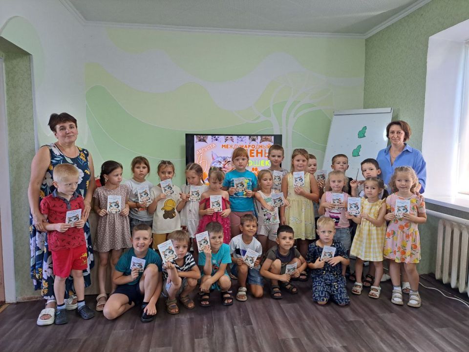 Лутугинская районная библиотека для детей провела для воспитанников детского сада «Матрешка» игру-викторину Лутугинская районная библиотека для детей провела для воспитанников детского сада «Матрешка» игру-викторину