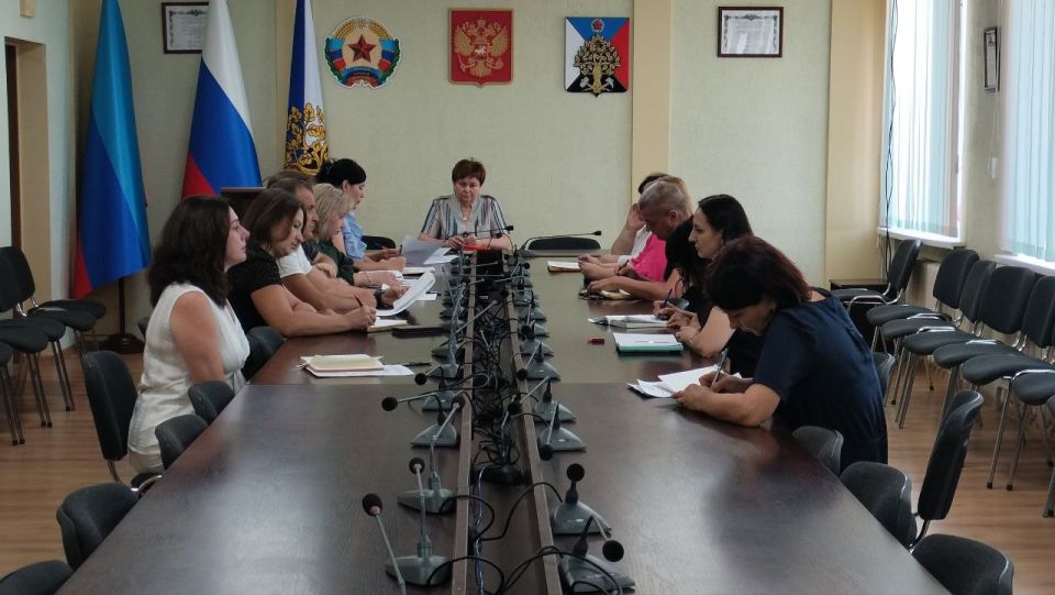 Сегодня под руководством врип Главы городского округа город Ровеньки Татьяны Хрипачевой состоялось плановое рабочее совещание с участием руководителей управлений администрации и структурных подразделений Сегодня под руководством врип Главы городского округа город Ровеньки Татьяны Хрипачевой состоялось плановое рабочее совещание с участием руководителей управлений администрации и структурных подразделений
