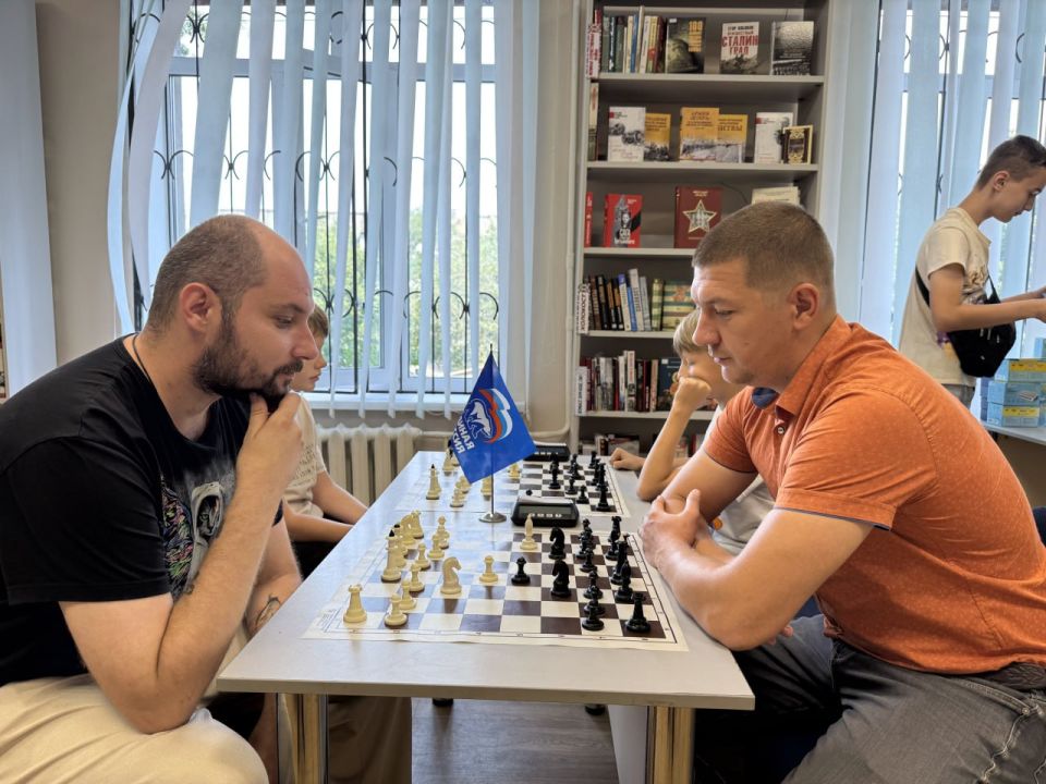 Ко Дню физкультурника в Алчевске прошел шахматный турнир Ко Дню физкультурника в Алчевске прошел шахматный турнир