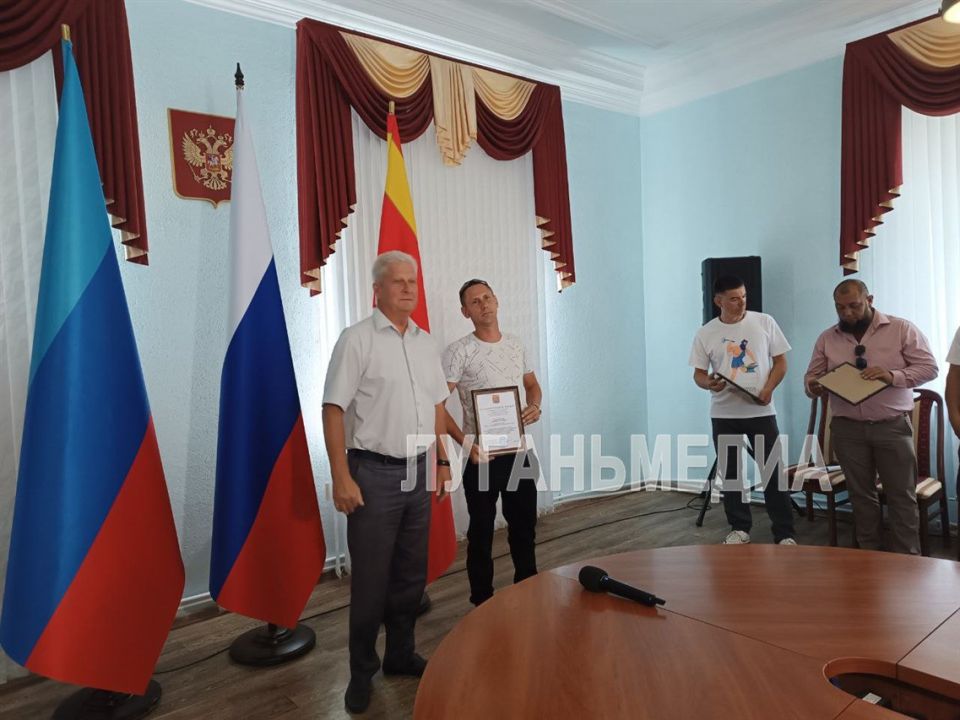 Накануне Дня строителя глава Краснодонского муниципального округа провел торжественный прием, посвященный представителям этом востребованной и почетной профессии Накануне Дня строителя глава Краснодонского муниципального округа провел торжественный прием, посвященный представителям этом востребованной и почетной профессии