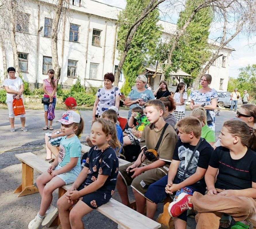 Сотрудники Кировского Дворца культуры провели для юных жителей пгт Сотрудники Кировского Дворца культуры провели для юных жителей пгт