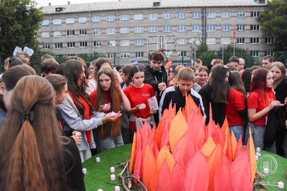 В стенах АлтГТУ подошла к концу вторая «Университетская смена», подарившая участникам из Станично-Луганского округа незабываемые приключения, ценные знакомства и яркие моменты В стенах АлтГТУ подошла к концу вторая «Университетская смена», подарившая участникам из Станично-Луганского округа незабываемые приключения, ценные знакомства и яркие моменты