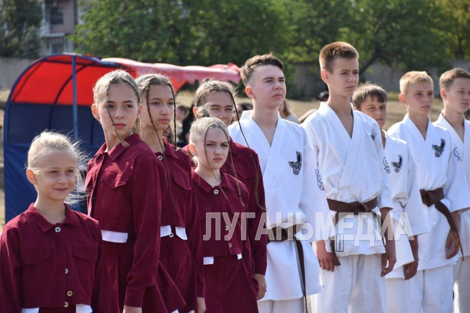В канун Дня физкультурника в Лутугино прошел праздник спорта В канун Дня физкультурника в Лутугино прошел праздник спорта