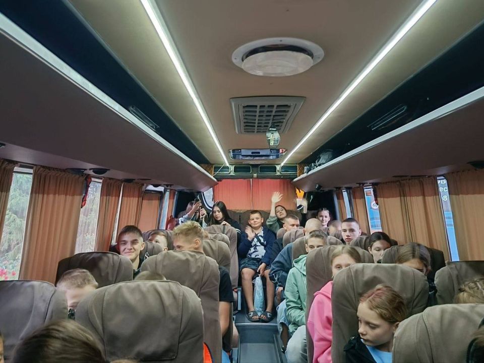 Сергей Крамаренко: Сегодня отправили 75 юных жителей Славяносербщины на отдых в детский оздоровительный лагерь «Айвазовский» в Феодосию Сергей Крамаренко: Сегодня отправили 75 юных жителей Славяносербщины на отдых в детский оздоровительный лагерь «Айвазовский» в Феодосию