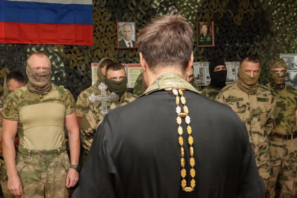 Священник Русской Православной Церкви встретился с росгвардейцами в ЛНР Священник Русской Православной Церкви встретился с росгвардейцами в ЛНР