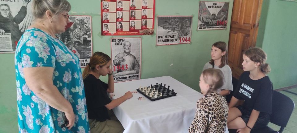 В Доме культуры пгт Михайловка состоялся шахматный турнир.По уже сложившейся традиции, ребята тепло поприветствовали друг друга, сыграли несколько партий.Обсудили игру, поделились шахматными новостями, также ребятам были... В Доме культуры пгт Михайловка состоялся шахматный турнир.По уже сложившейся традиции, ребята тепло поприветствовали друг друга, сыграли несколько партий.Обсудили игру, поделились шахматными новостями, также ребятам были...