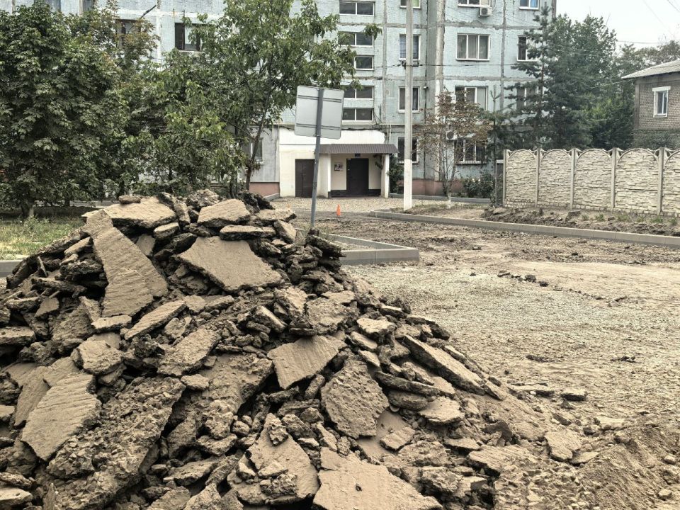 Сергей Козенко: В Краснодоне продолжается ремонт внутриквартальной дороги в квартале Советский Сергей Козенко: В Краснодоне продолжается ремонт внутриквартальной дороги в квартале Советский